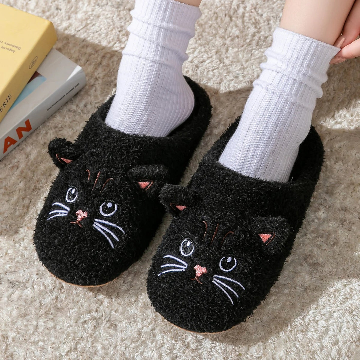Women's Plush Cat Face Slide Slippers
