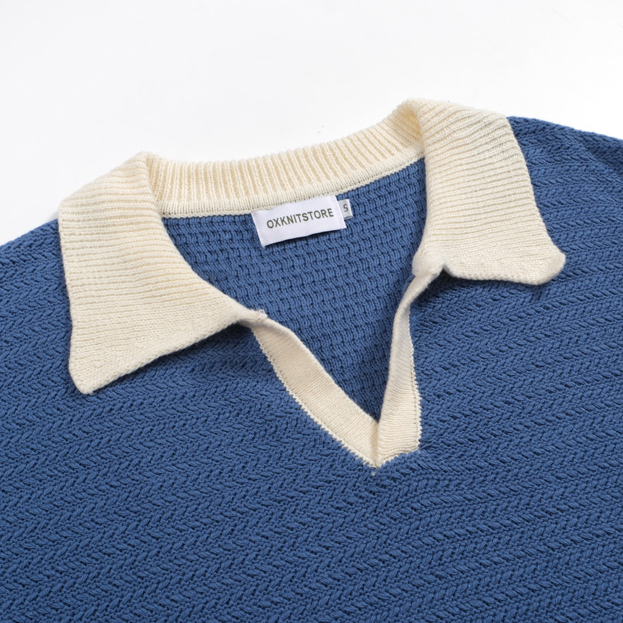 Men's Textured Knit Polo Shirt with Wide Collar
