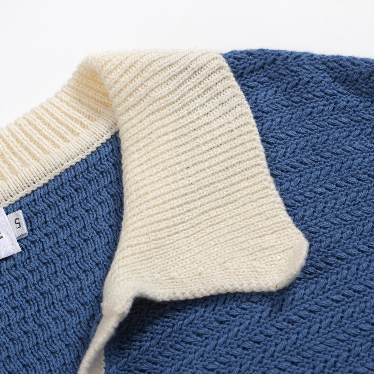 Men's Textured Knit Polo Shirt with Wide Collar