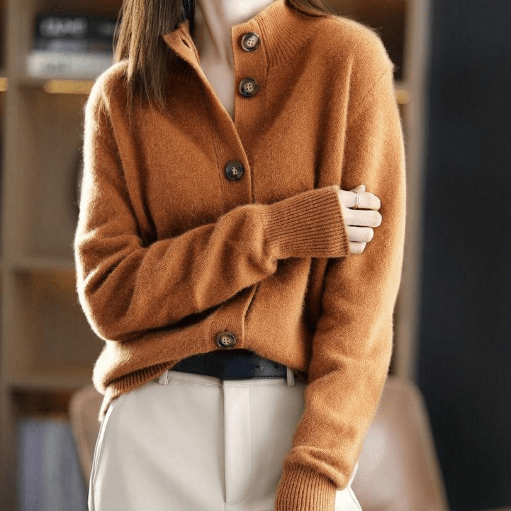 Women's Cashmere Cardigan Sweater with Relaxed Fit and Cozy Elegance