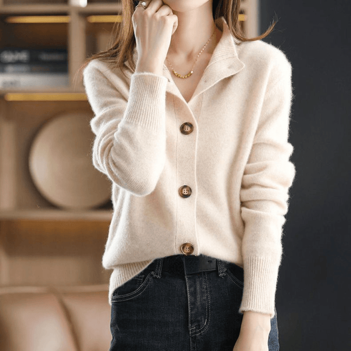 Women's Cashmere Cardigan Sweater with Relaxed Fit and Cozy Elegance