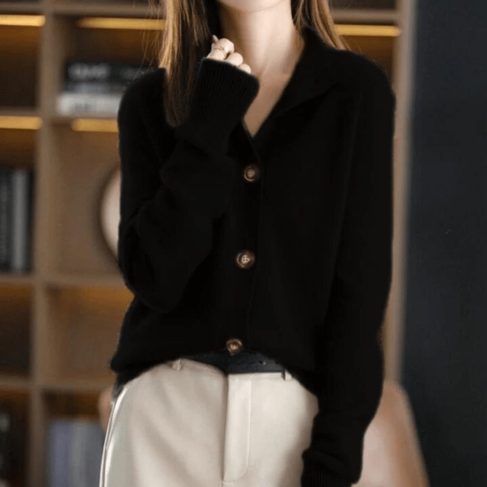 Women's Cashmere Cardigan Sweater with Relaxed Fit and Cozy Elegance