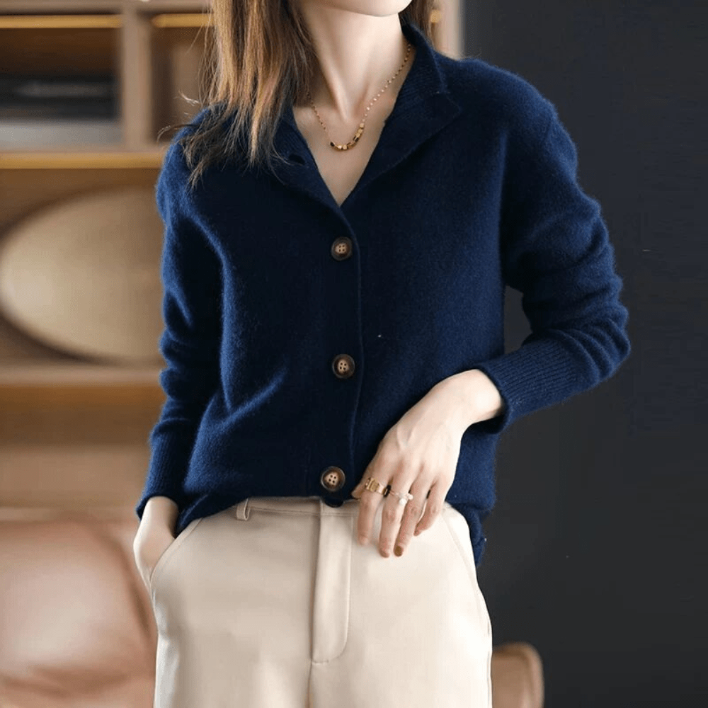 Women's Cashmere Cardigan Sweater with Relaxed Fit and Cozy Elegance