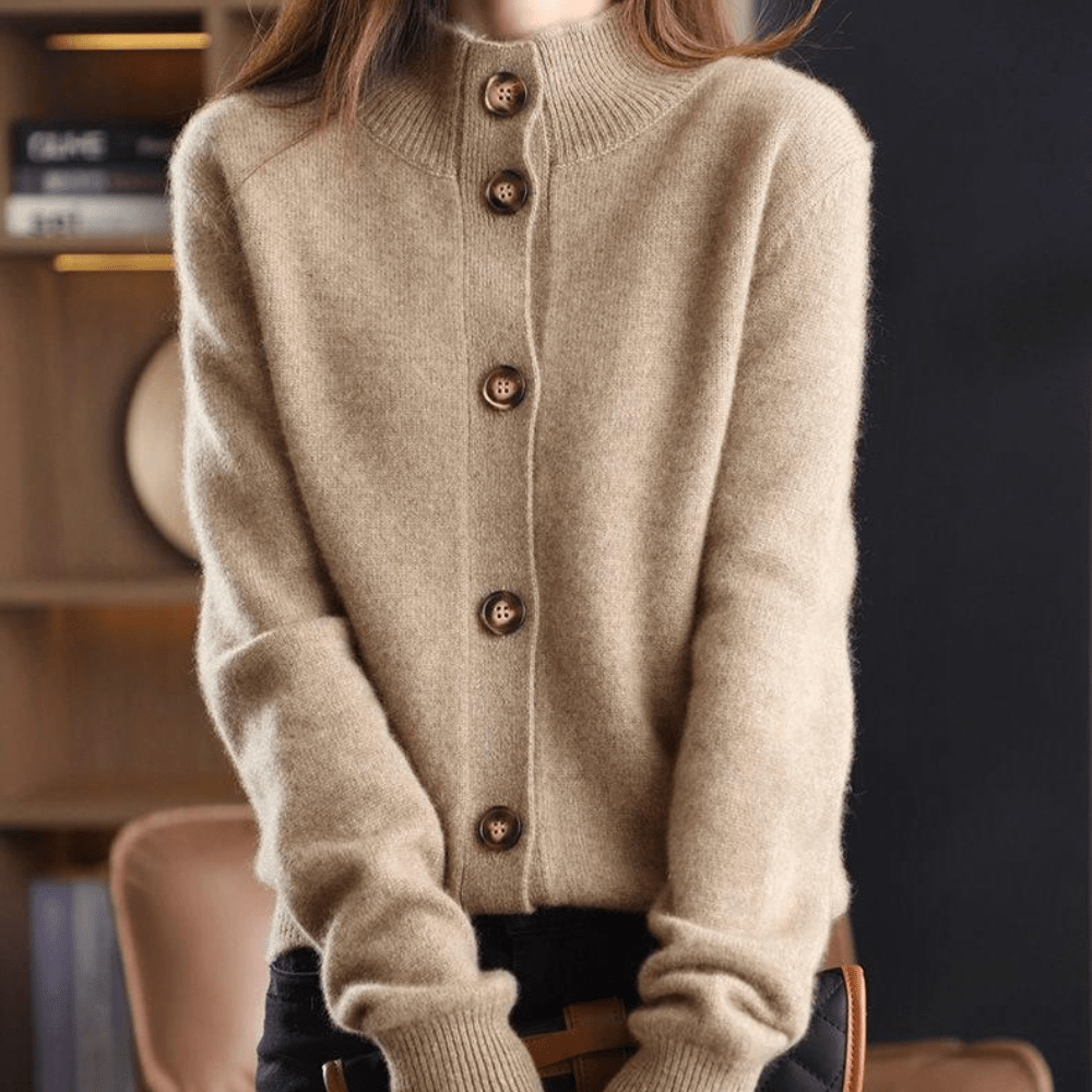 Women's Cashmere Cardigan Sweater with Relaxed Fit and Cozy Elegance