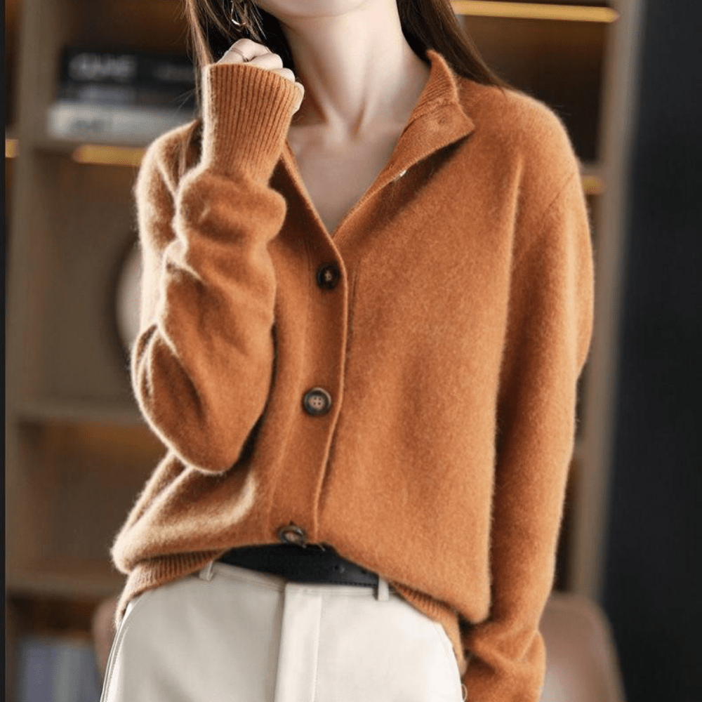 Women's Cashmere Cardigan Sweater with Relaxed Fit and Cozy Elegance