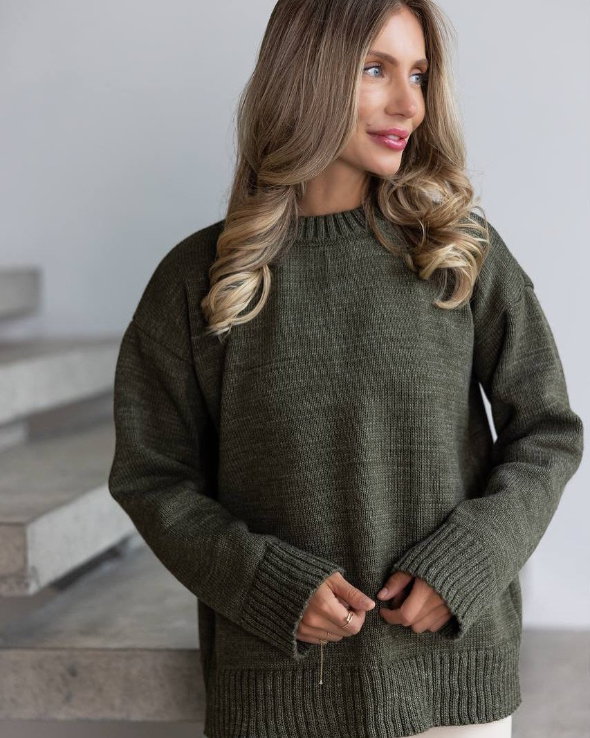 Women's Chunky Knit Loose Fit Sweater with Ribbed Cuffs