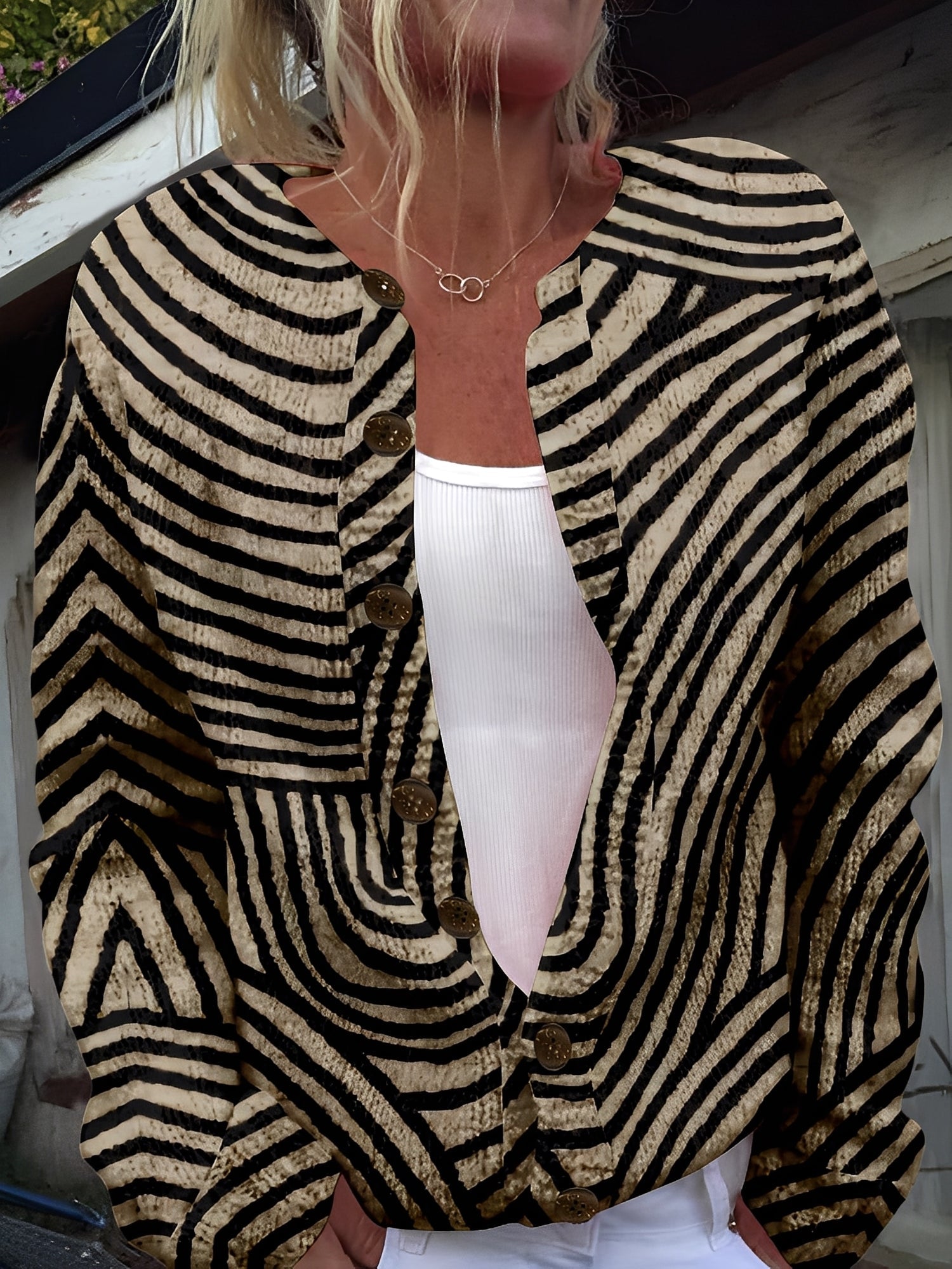Women's Classic Button Cardigan in Lightweight Knit for Everyday Elegance