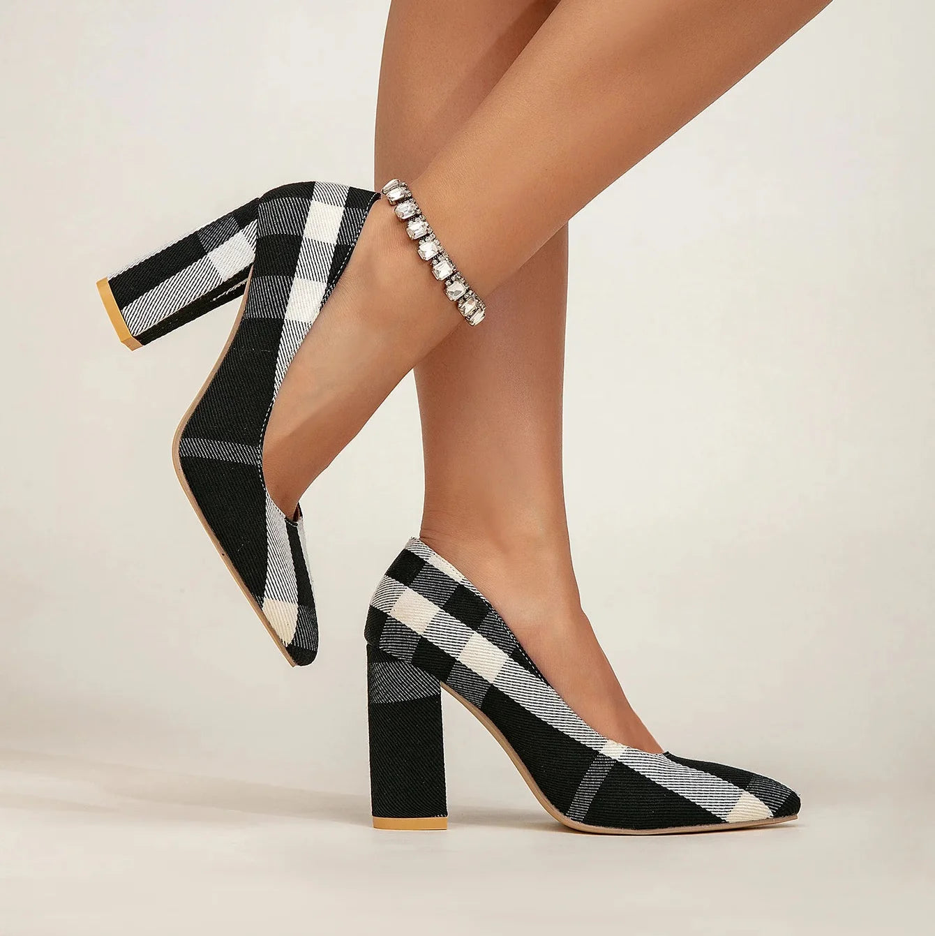 Women's Black Plaid Pumps with Cushioned Insole