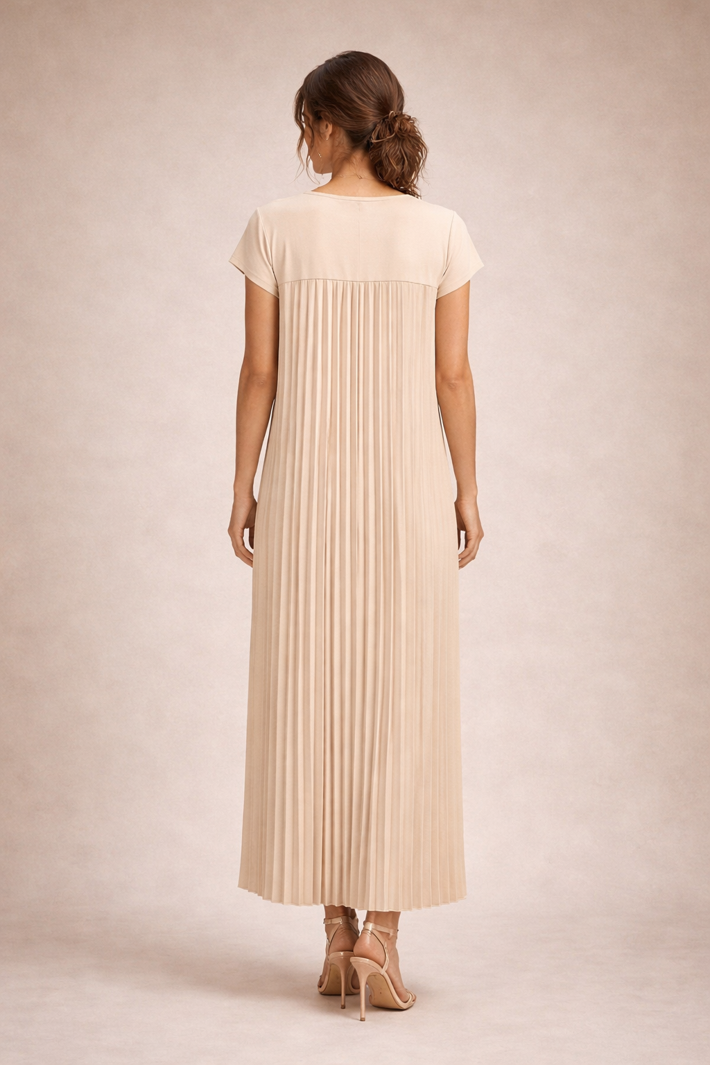Women's Pleated Maxi Dress with Airy Cut for Summer