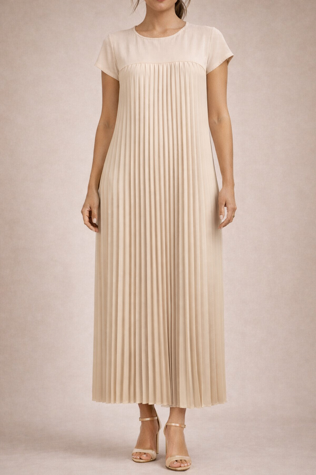 Women's Pleated Maxi Dress with Airy Cut for Summer