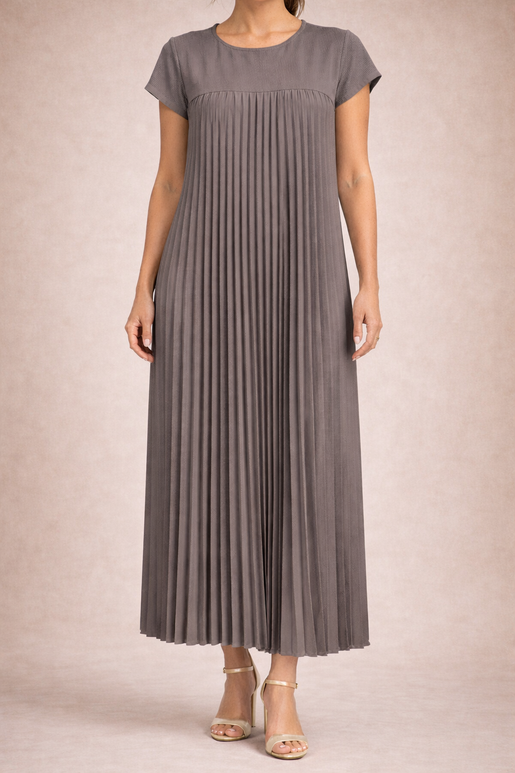 Women's Pleated Maxi Dress with Airy Cut for Summer