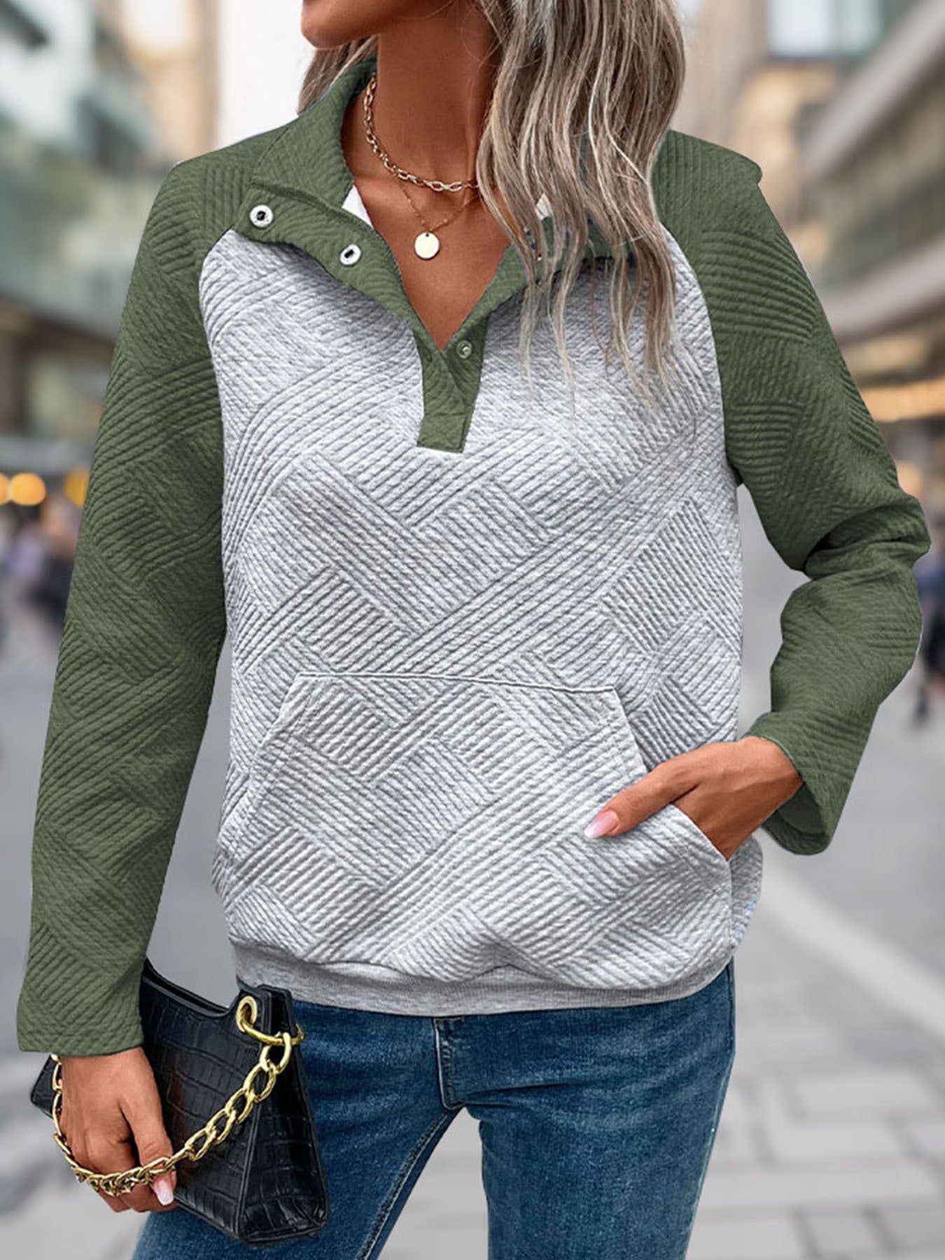 Women's Textured Turtleneck Sweater with Pockets