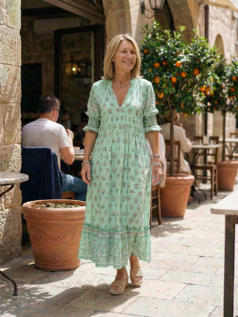 Women's V-Neck Knee Length Summer Dress with Three-Quarter Sleeves