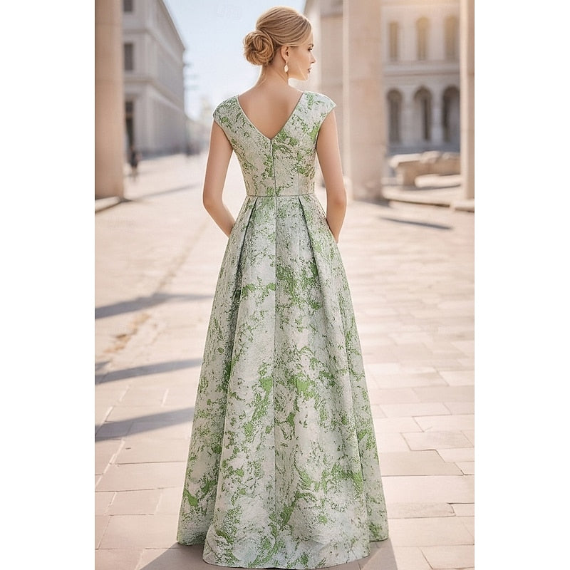 Women's Vintage Neckline Evening Dress in Emerald