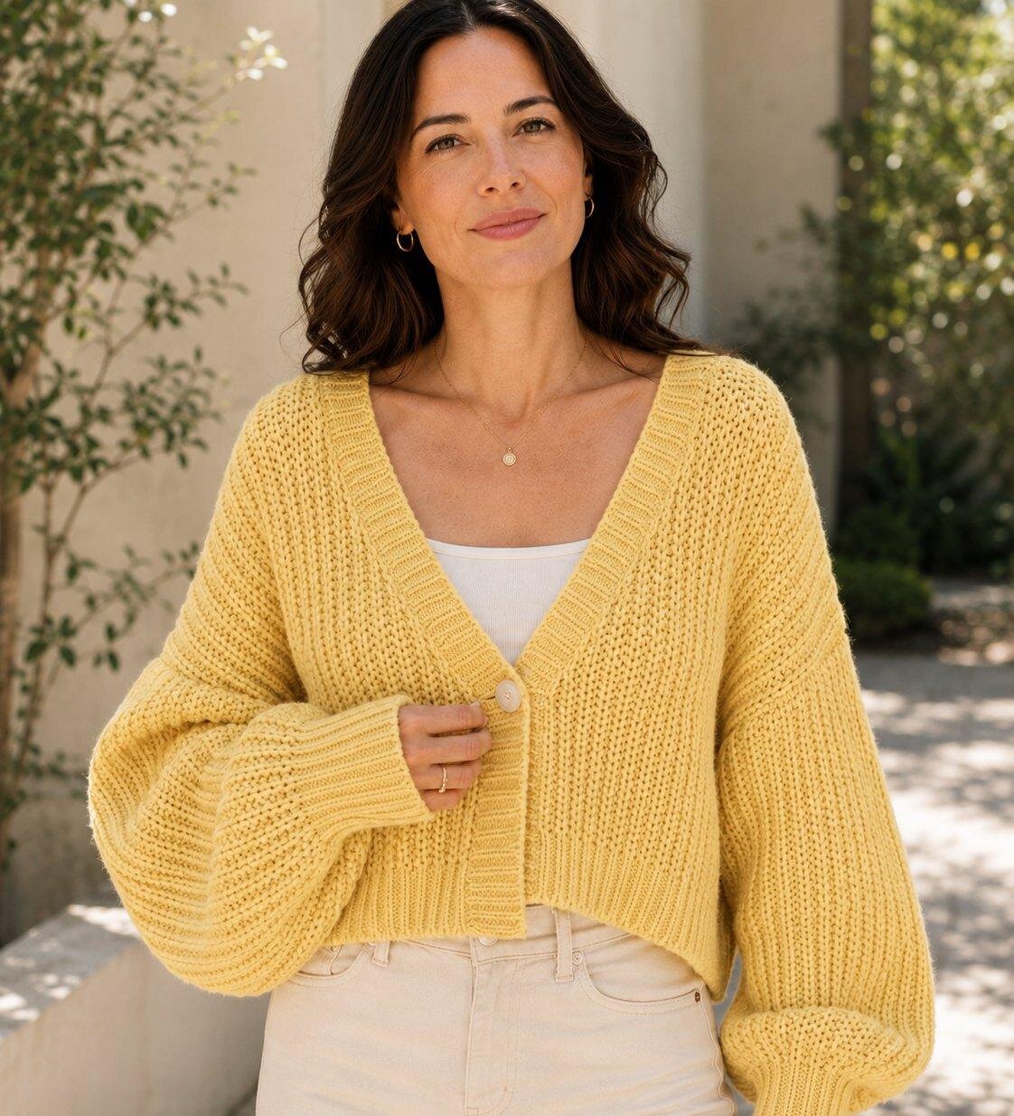 Women's Cropped Chunky Knit Cardigan