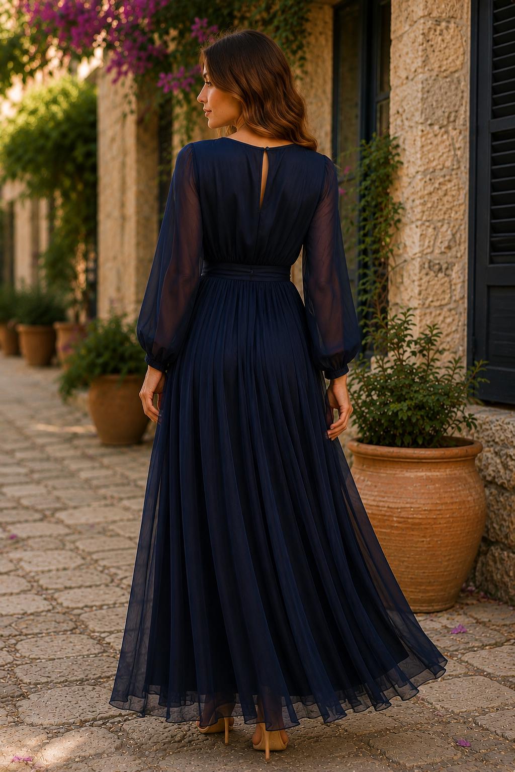 Women's Vintage Neckline Evening Dress in Tulle